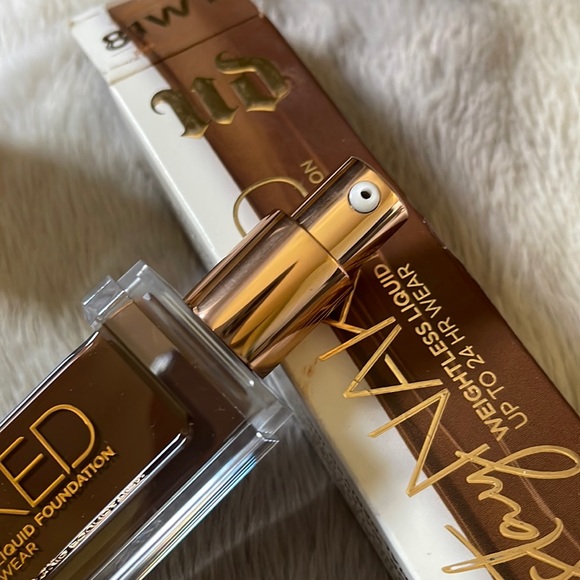 Urban Decay Stay Naked Weightless Foundation - Picture 2 of 3